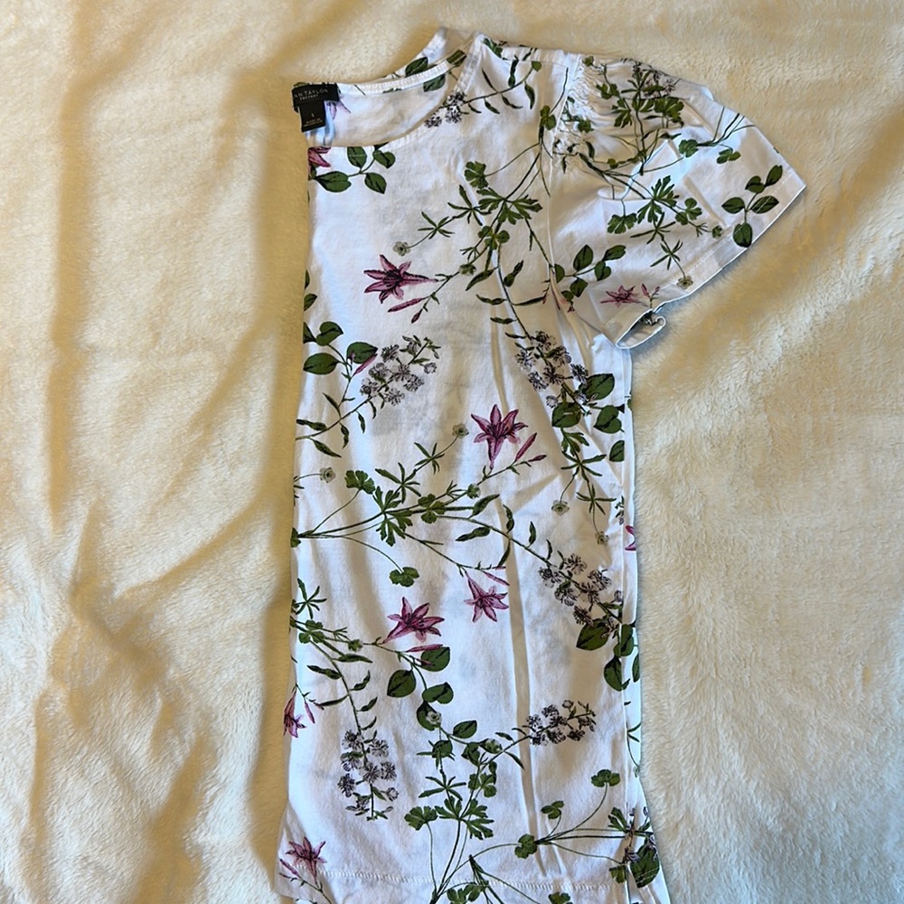Ann Taylor Floral Tee (S)